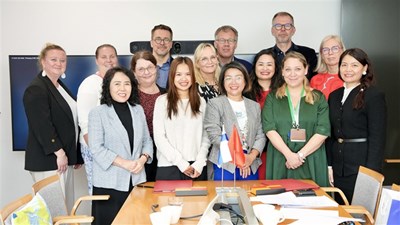  LỄ KÝ KẾT THÀNH LẬP MẠNG LƯỚI CÁC NHÀ GIÁO DỤC TẠI ĐẠI SỨ QUÁN PHẦN LAN 