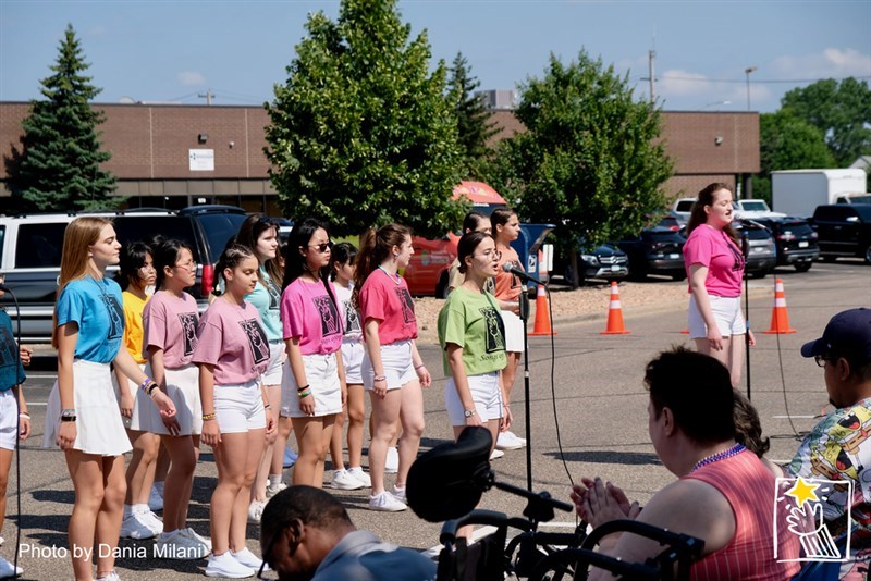 Buổi biểu diễn của trại viên trại Xuân Journey of Hope ngày 14/2